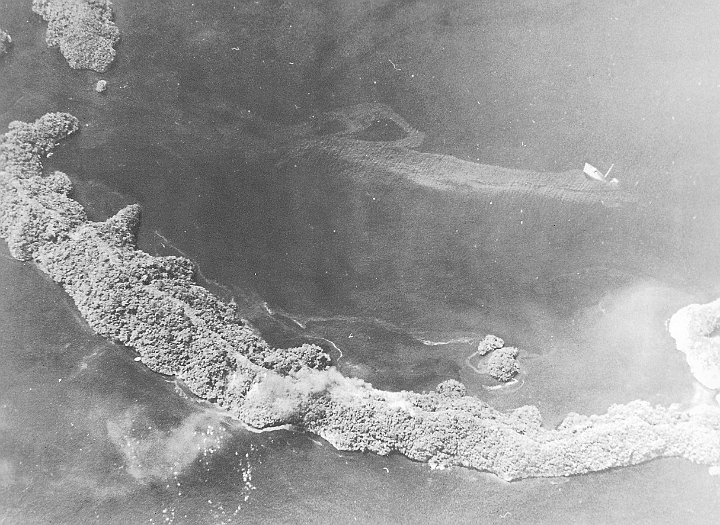attack on palau-16.JPG - The foreship of the Amatzu Maru can  be seen just above the surface
